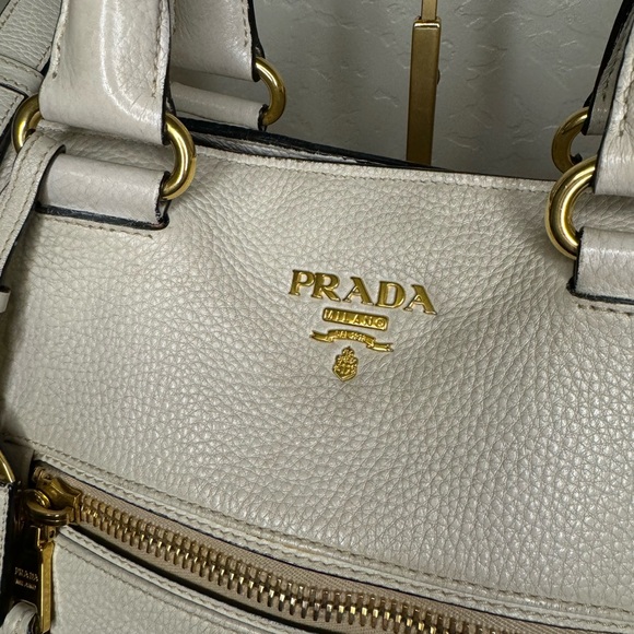 PRADA PEBBLED LARGE SHOULDER BAG/CROSSBODY - Picture 2 of 10